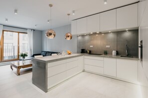 Deluxe Apartment, 1 Bedroom | Private kitchenette