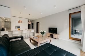 Leilighet – deluxe, 1 soverom | Oppholdsområde | LCD-TV