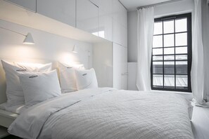 Premium bedding, in-room safe, individually decorated
