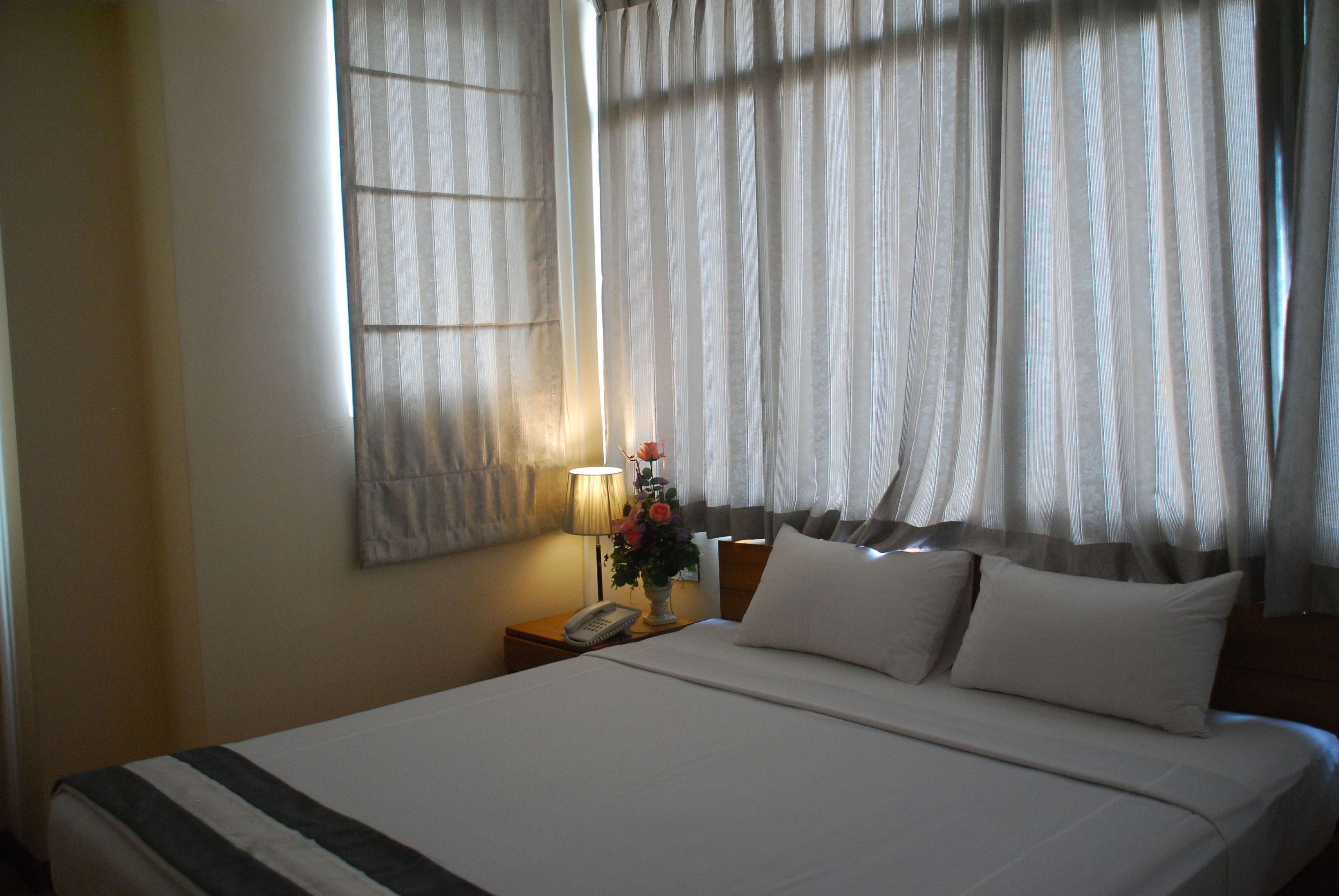 deluxe room | minibar, in-room safe, desk, blackout curtains