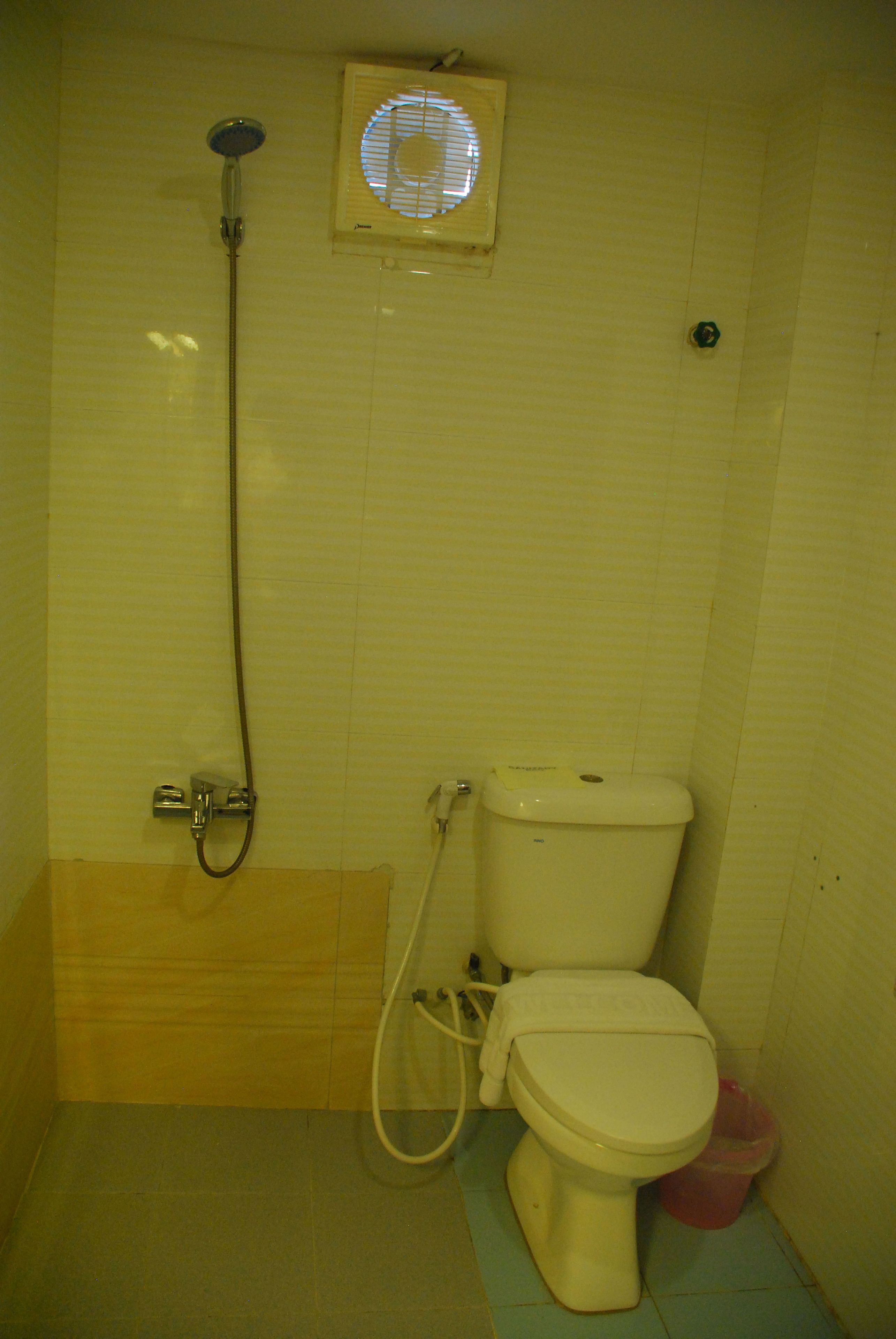 standard room, 1 double or 2 single beds | bathroom shower