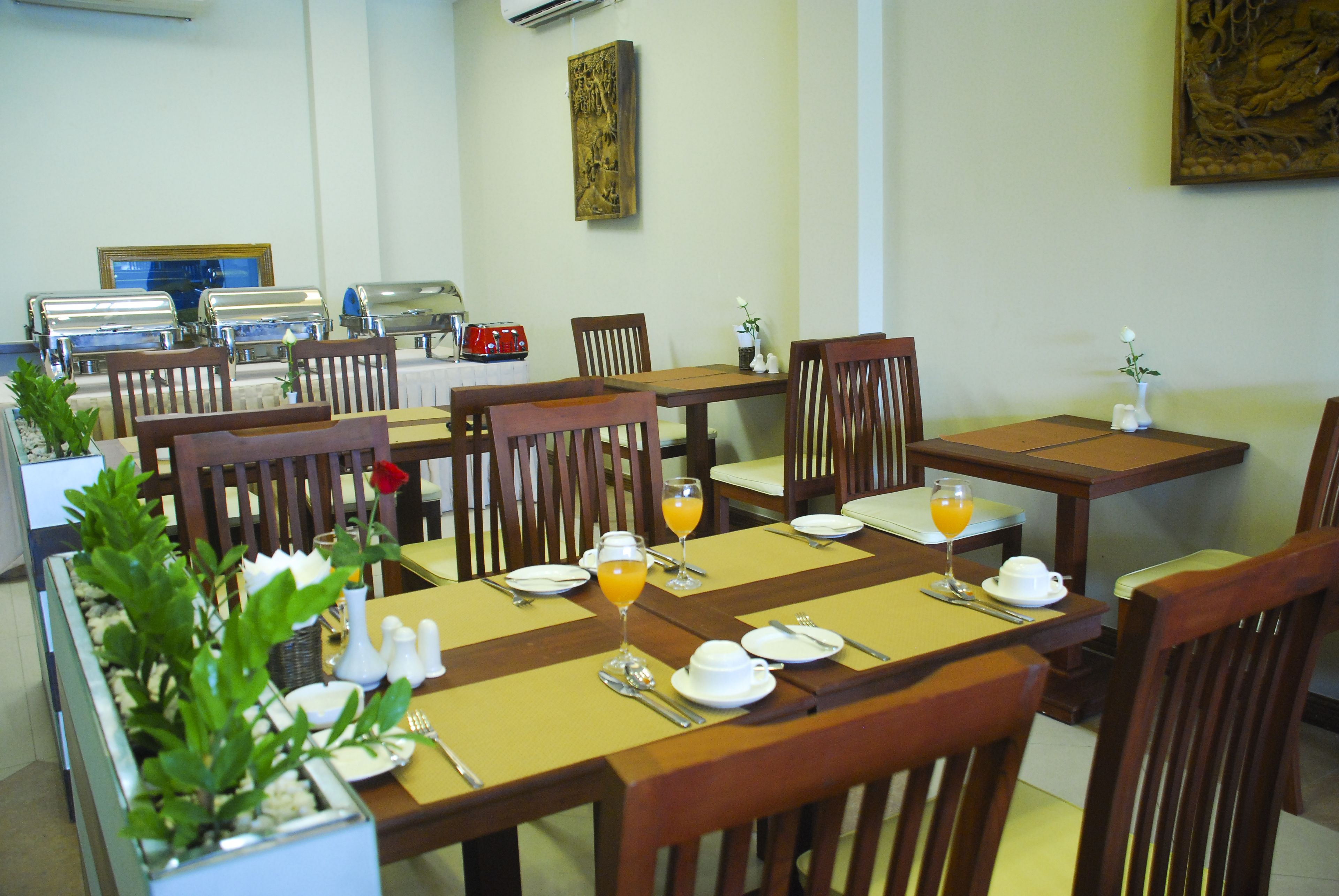 daily breakfast for a fee