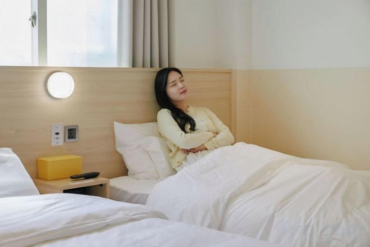In-room safe, soundproofing, WiFi (free), bed sheets