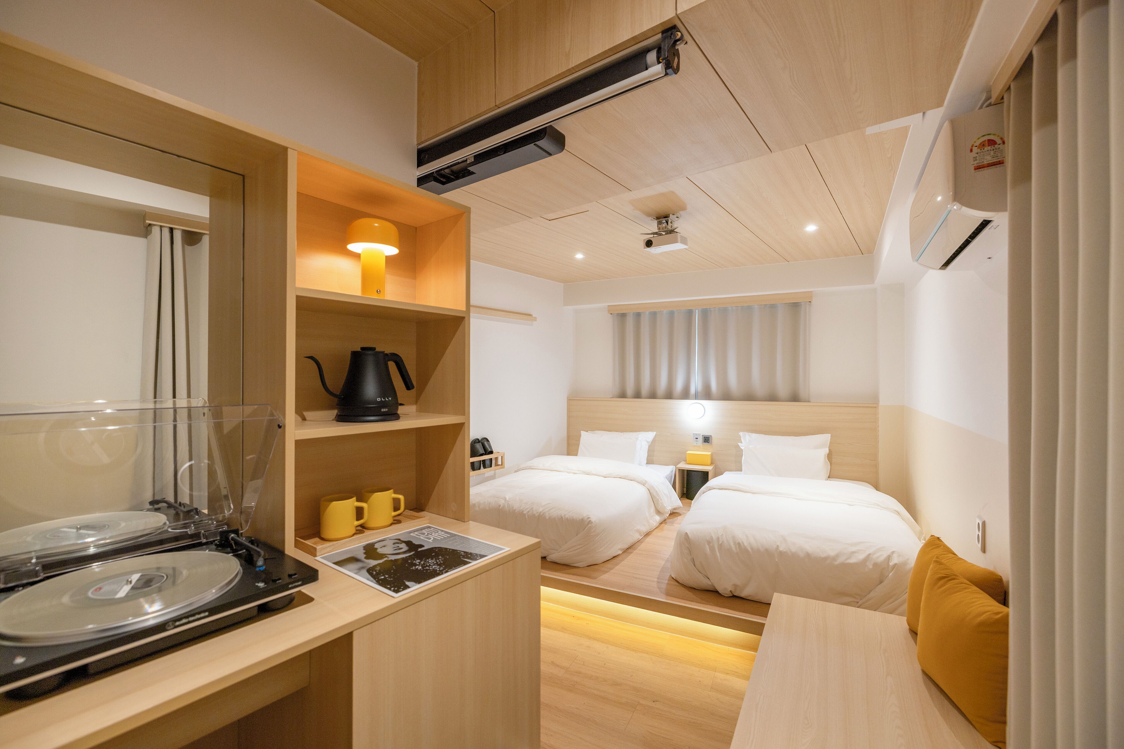 Deluxe Twin | In-room safe, soundproofing, free WiFi, bed sheets