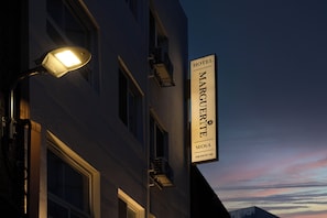 تفاصيل الفندق من الداخل