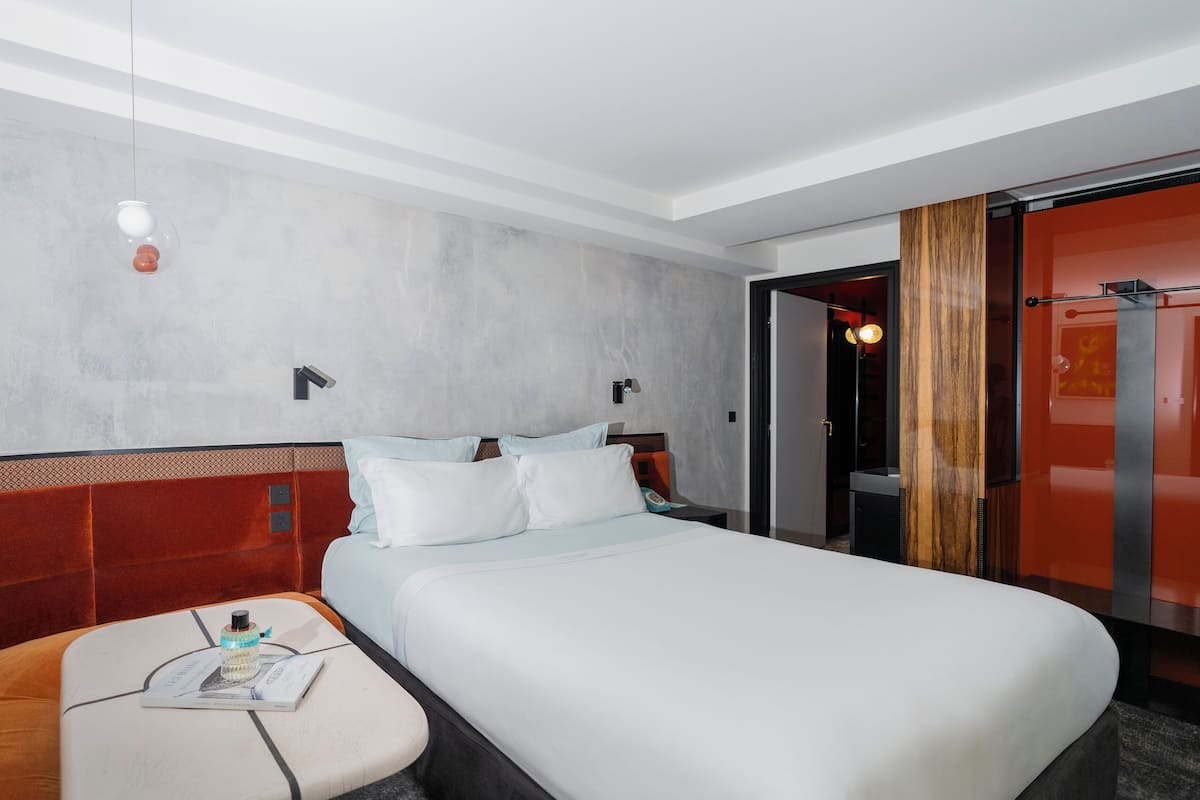 Habitación clásica (Balcony upon availability) | Ropa de cama de alta calidad, minibar, caja fuerte y wifi gratis