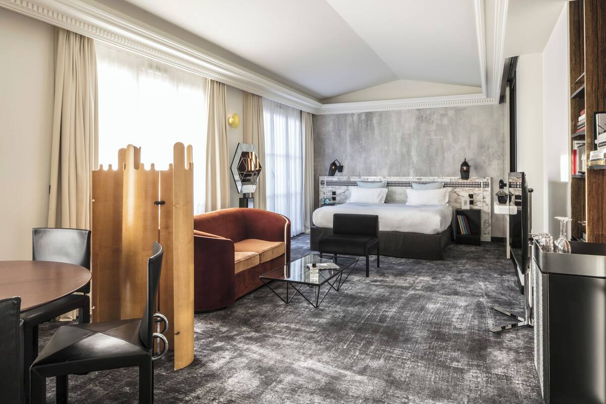 Suite, balcón | Ropa de cama de alta calidad, minibar, caja fuerte y wifi gratis