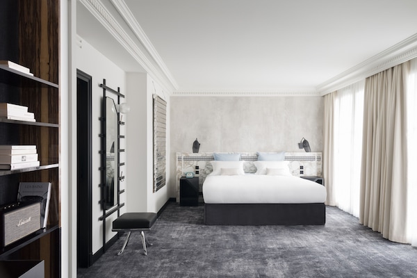 Ropa de cama de alta calidad y minibar