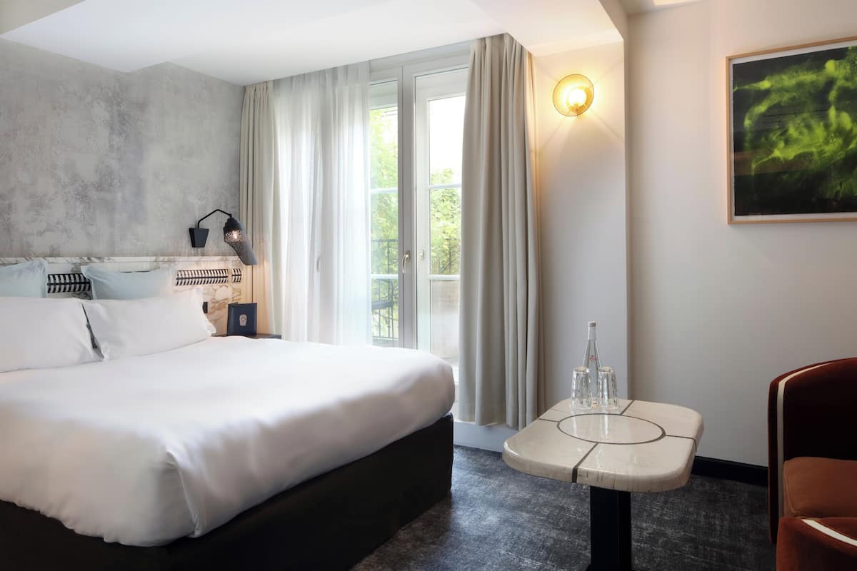 Habitación superior (Balcony upon availability) | Ropa de cama de alta calidad, minibar, caja fuerte y wifi gratis