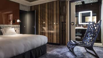 Suite, Terraza (Les Bains) | Ropa de cama de alta calidad y minibar