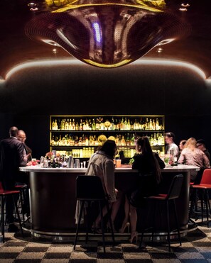 Cocktail bar