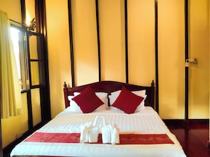 Premium bedding, in-room safe, desk, iron/ironing board