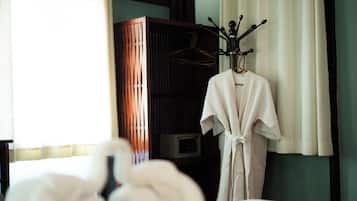 In-room safe, desk, iron/ironing board, free WiFi