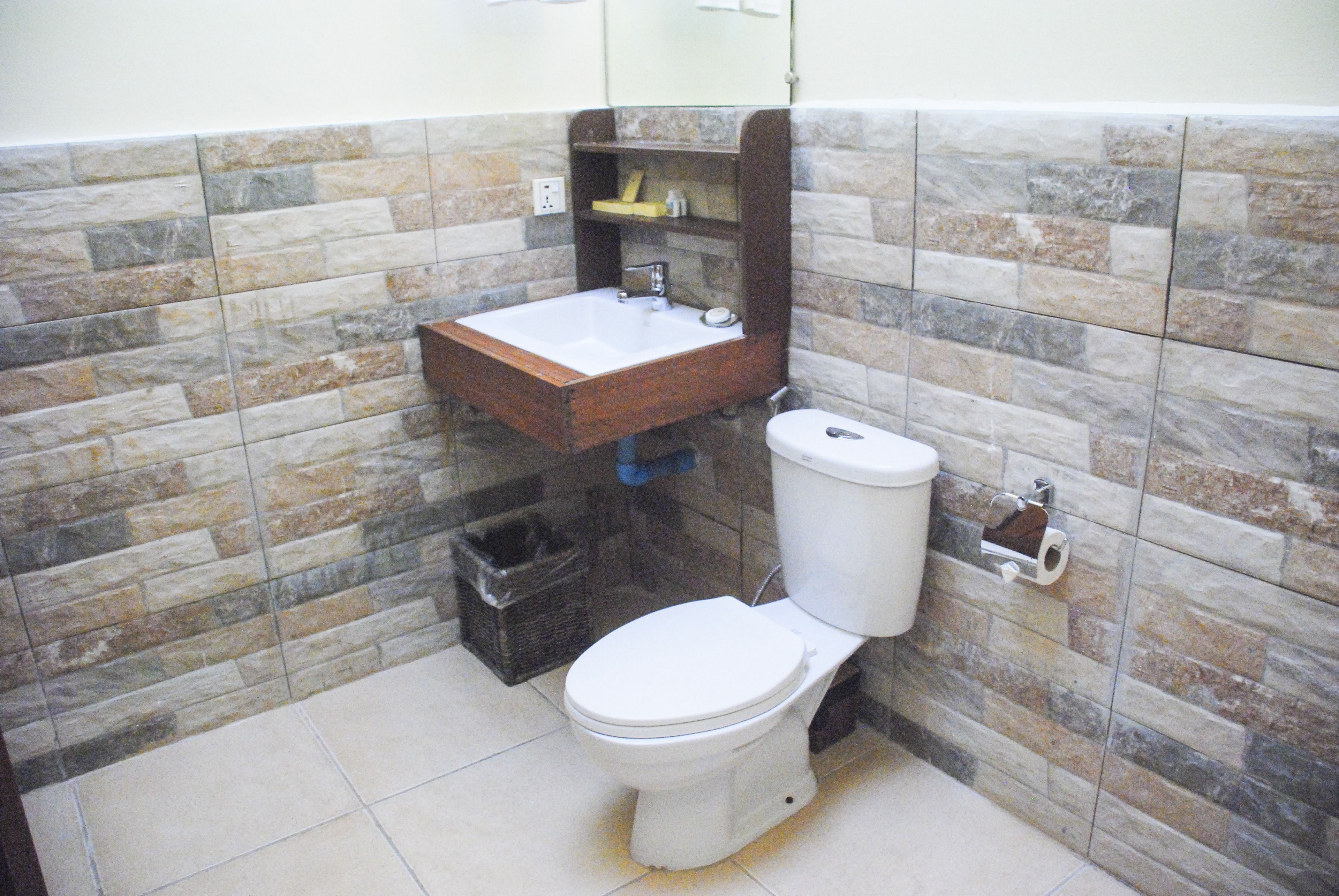 deluxe storey sea view | bathroom shower