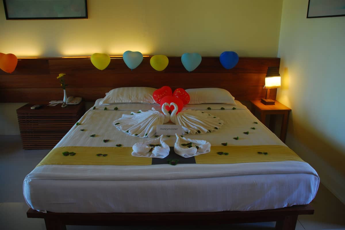 deluxe storey garden view  | memory-foam beds, in-room safe, desk, blackout curtains