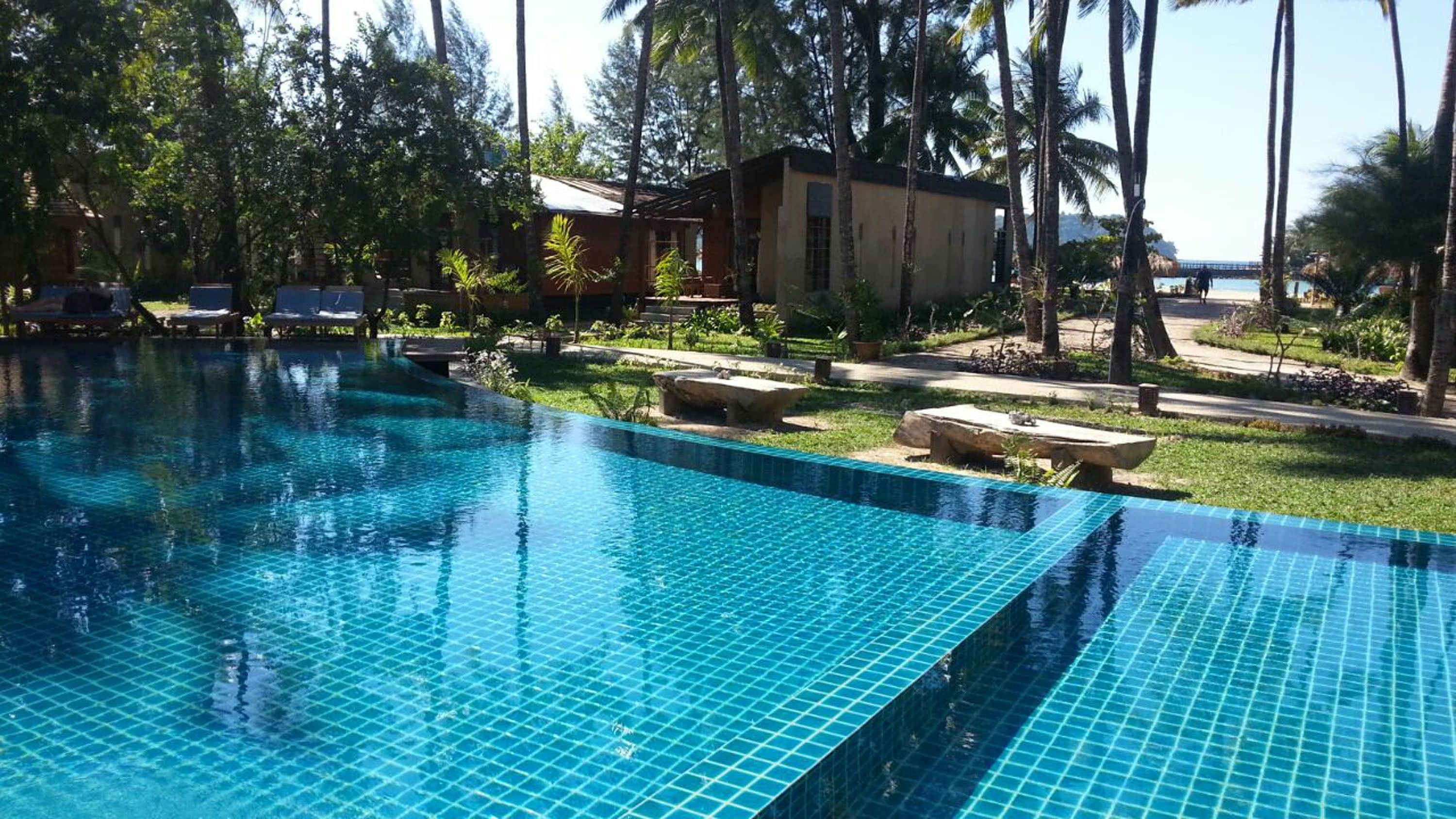 deluxe storey pool view room | outdoor pool