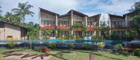 Deluxe Storey Pool View Room