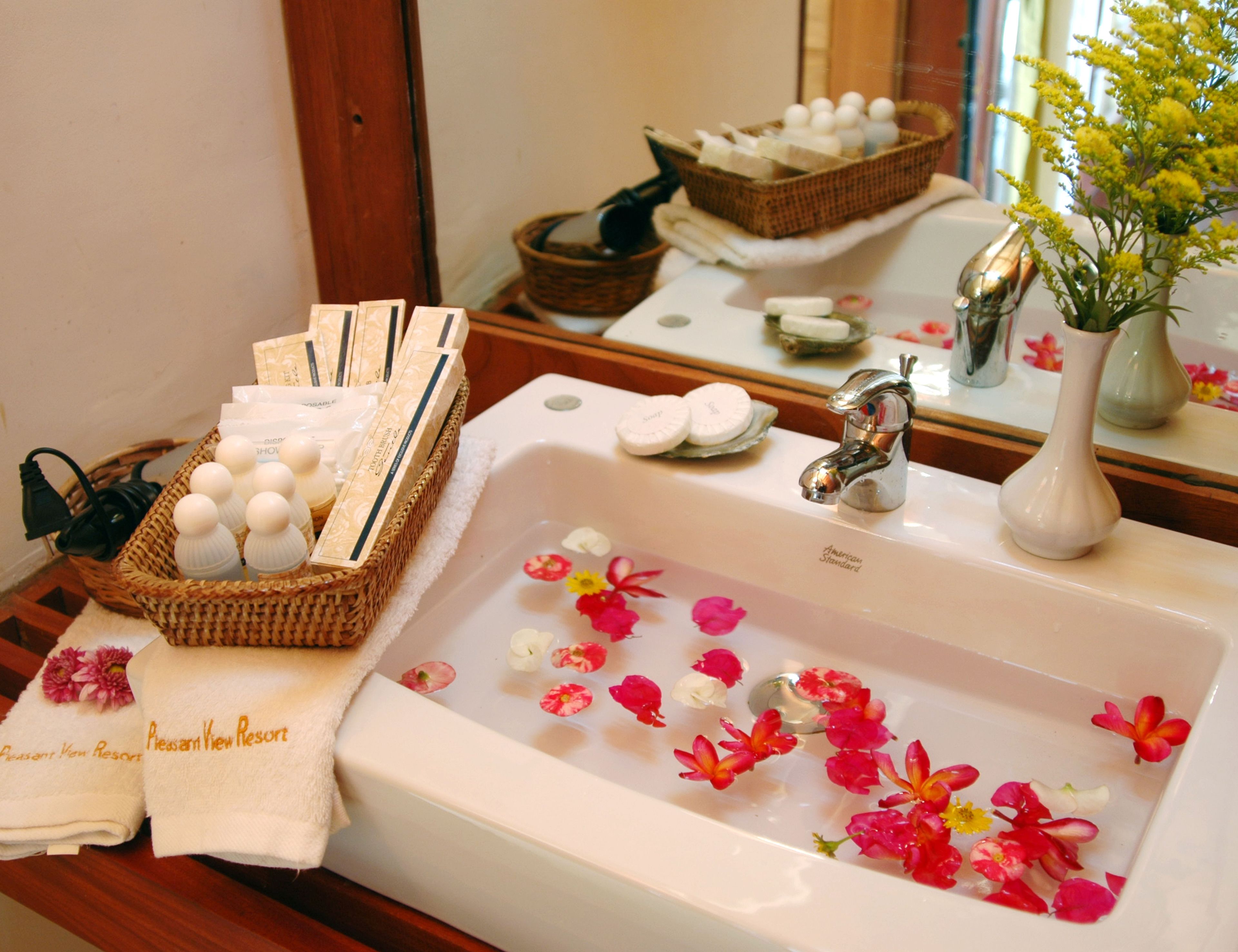 deluxe bungalow, sea view | bathroom amenities | shower, rainfall showerhead, free toiletries, hair dryer