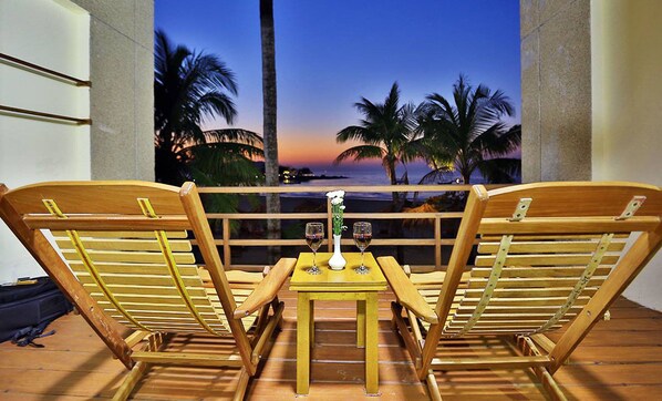 Deluxe Storey Sea View | Balcony