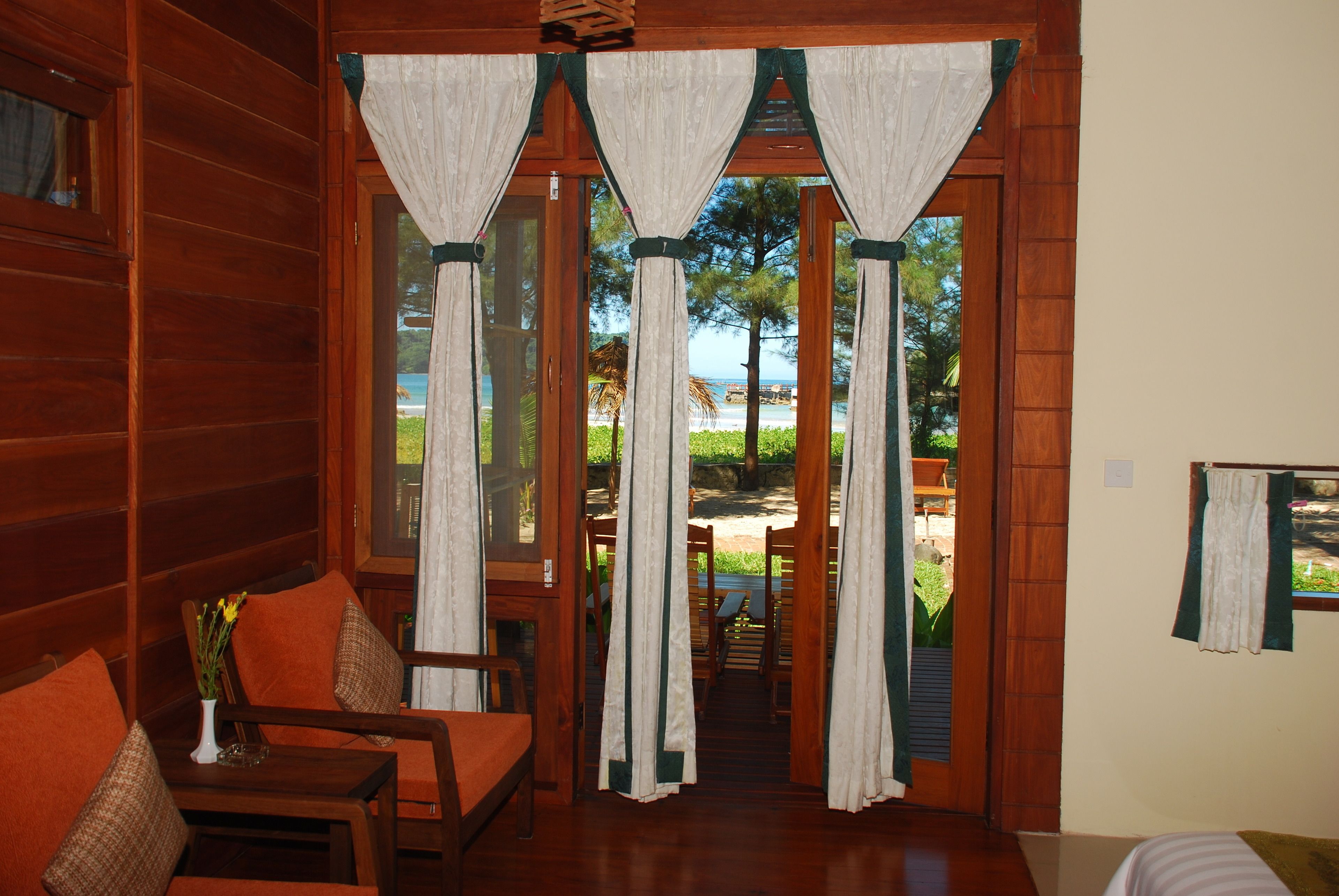deluxe bungalow, sea view | memory-foam beds, in-room safe, desk, blackout curtains