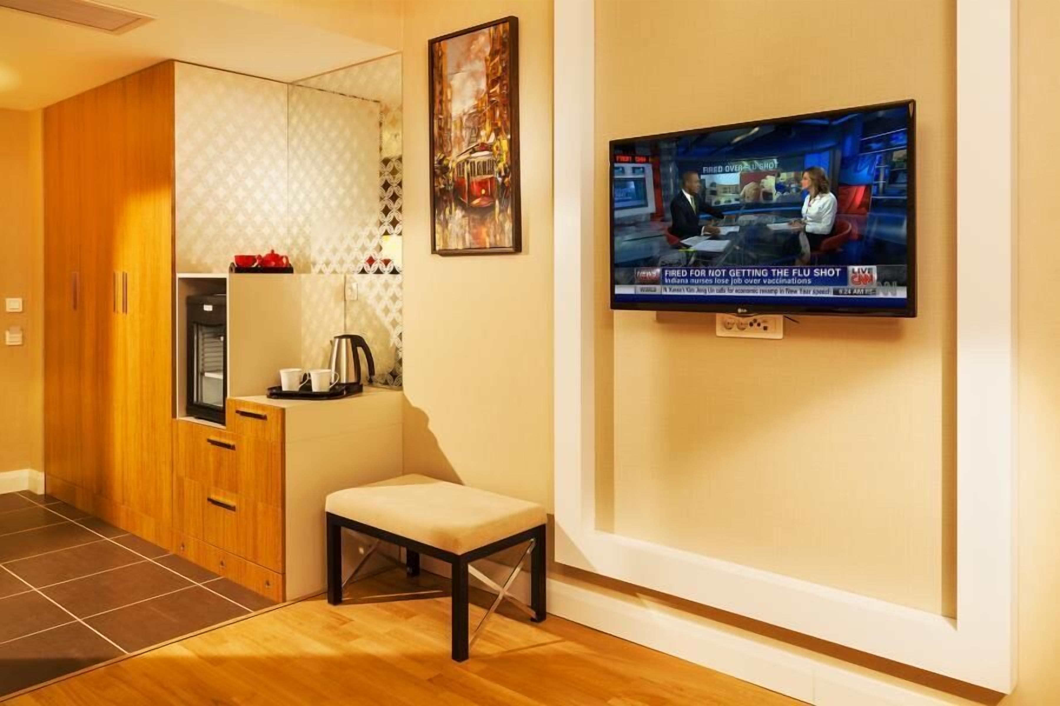 in-room safe, desk, soundproofing, free wifi