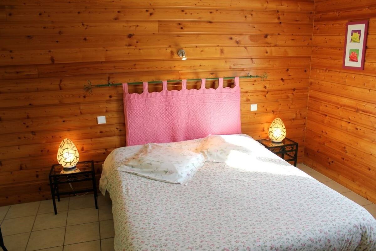 family suite | desk, soundproofing, cots/infant beds, rollaway beds