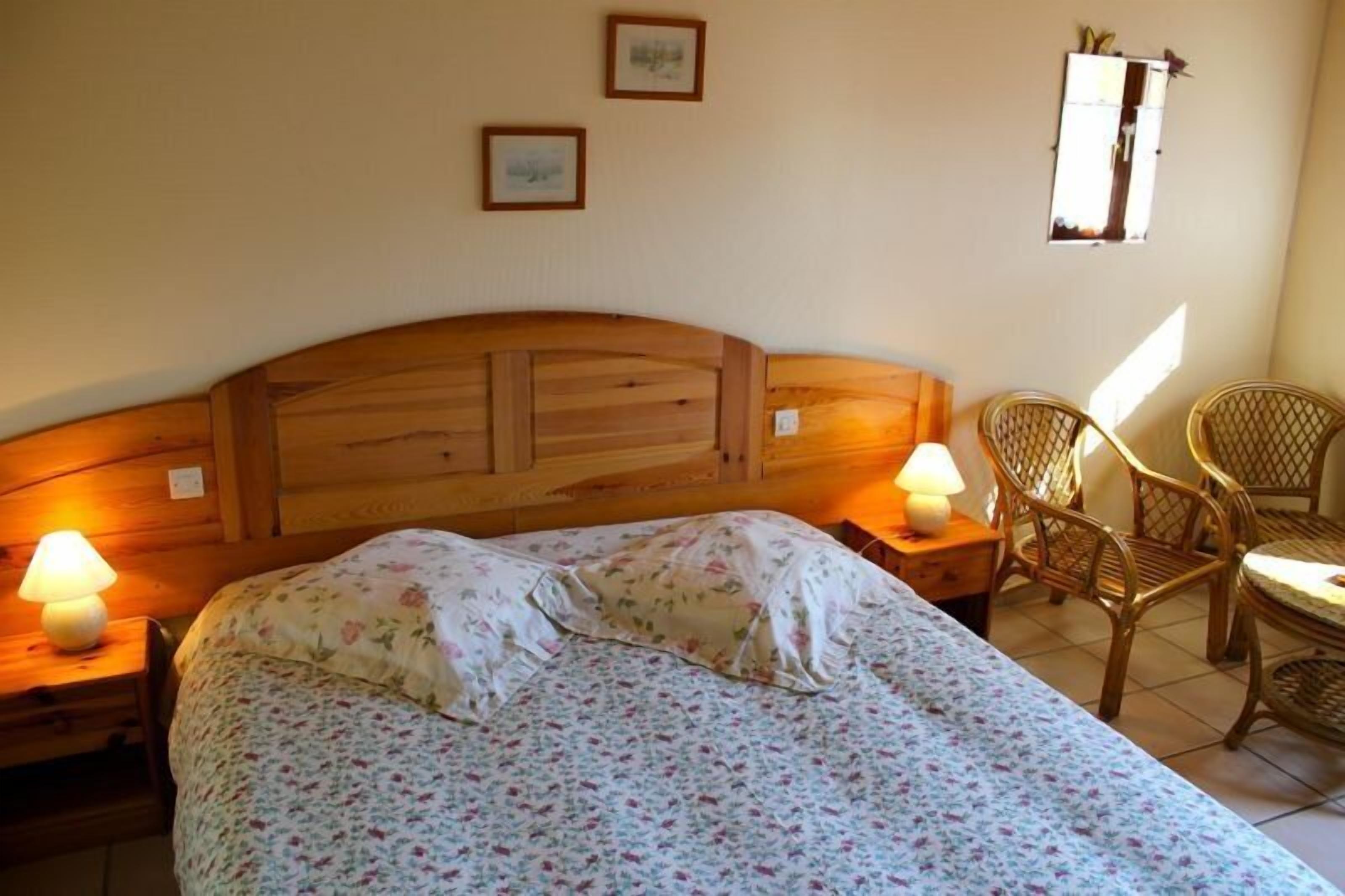 double or twin room | desk, soundproofing, cots/infant beds, rollaway beds