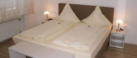 Double Room | In-room safe, desk, iron/ironing board, free WiFi