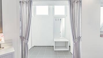 Zimmersafe, Schreibtisch, Bügeleisen/Bügelbrett, kostenloses WLAN
