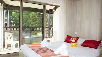 2 bedrooms, desk, free cots/infant beds, free WiFi