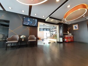 53-inch Smart TV with cable channels - 14 Living (Bangkok)