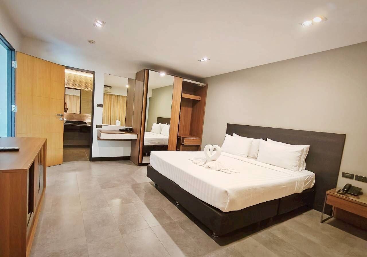 Suite, Kitchenette, City View | Blackout drapes, free WiFi, bed sheets