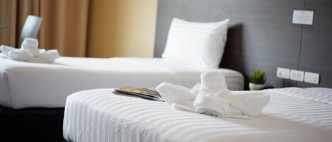 Premier Twin Room | Blackout curtains, free WiFi, bed sheets