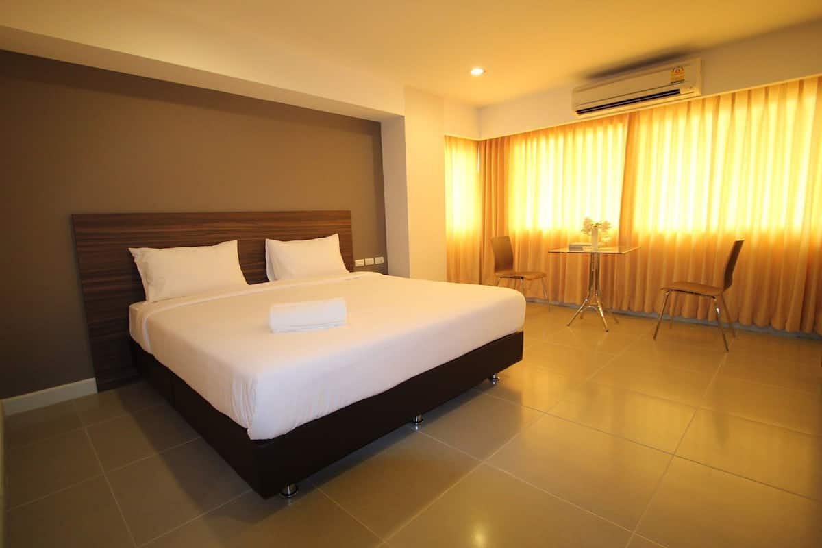 Cortinas blackout, wifi gratis y ropa de cama 
