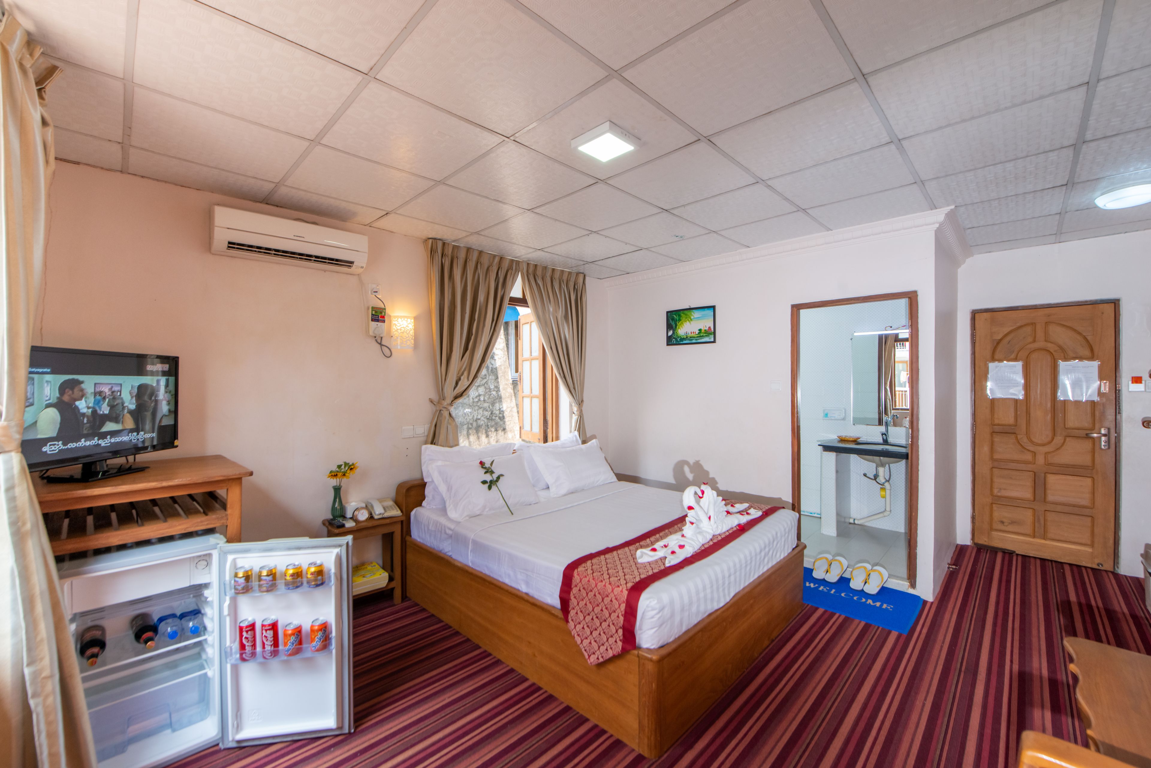 Superior Double or Twin Room | Minibar, in-room safe, desk, blackout curtains