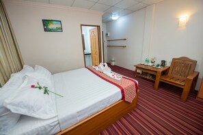Superior Double or Twin Room | Minibar, in-room safe, desk, blackout curtains