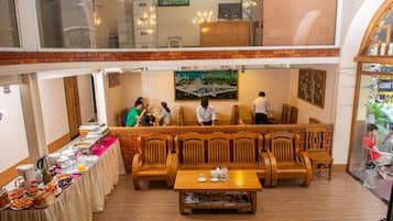 Coin salon dans le hall