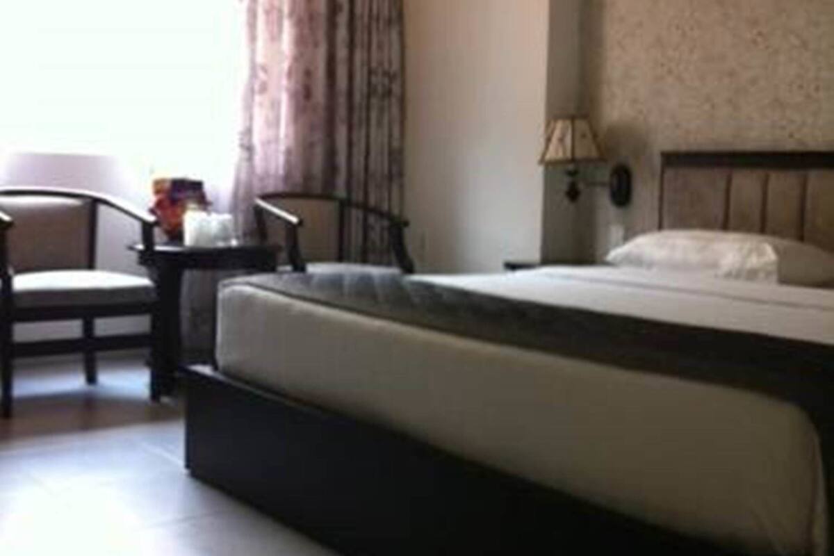 In-room safe, desk, free WiFi