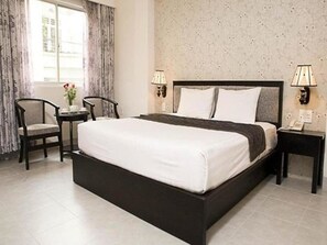 In-room safe, desk, free WiFi - Hoang Vinh Hotel (Ho Chi Minh City)