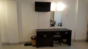 VIP City View, Window - Hoang Vinh Hotel (Ho Chi Minh City)