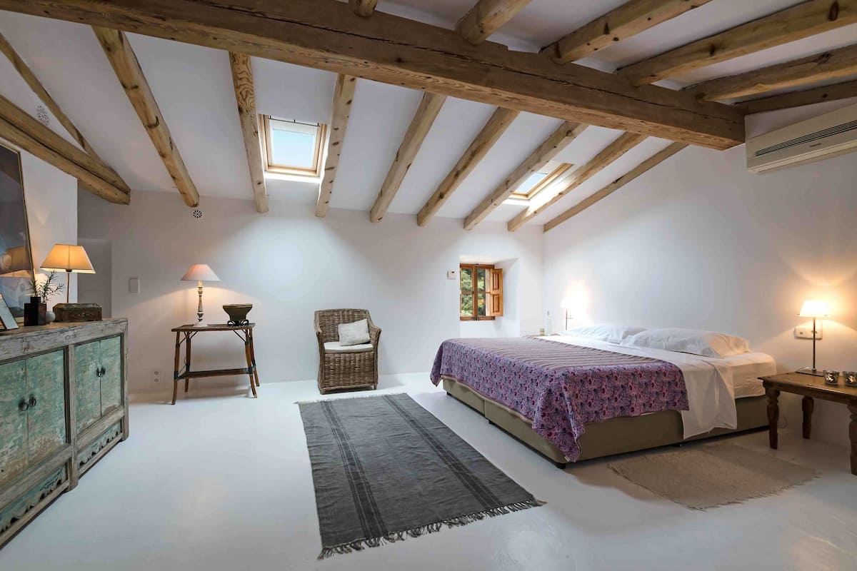 Deluxe Double or Twin Room | In-room safe, desk, blackout drapes, WiFi (free)