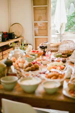 Bao gồm bữa sáng buffet hàng ngày 