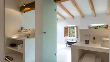 Doppia Superior | Bagno | Set di cortesia gratuito, asciugacapelli, asciugamani