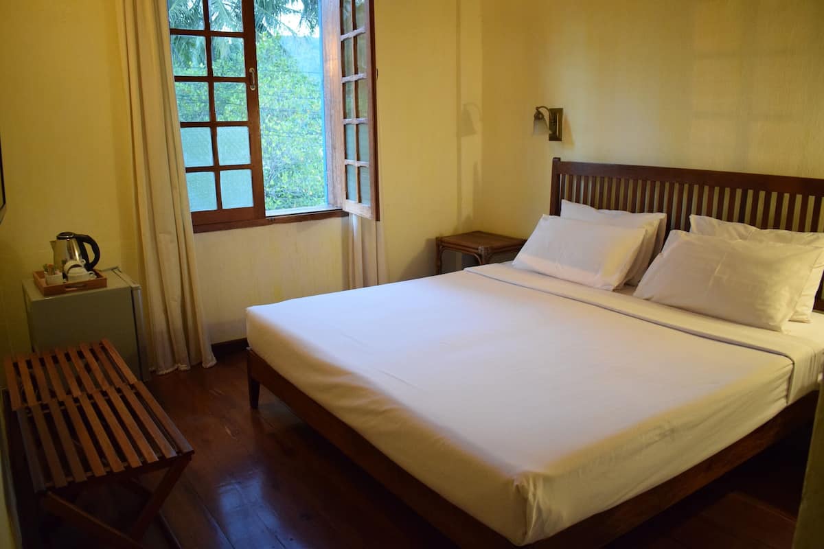 Minibar, in-room safe, blackout curtains