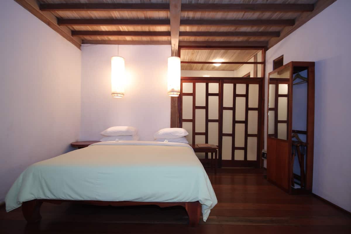 Minibar, in-room safe, blackout curtains
