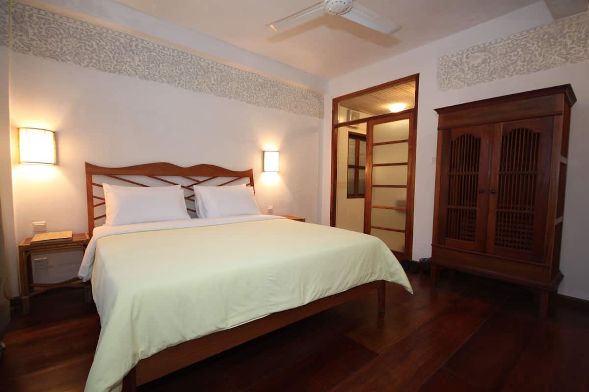 Minibar, in-room safe, blackout curtains