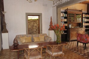 Lobby sitting area - Sala Prabang Hotel (Luang Prabang)