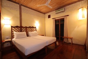Phòng đôi hoặc 2 giường đơn phong cách cổ điển (ISSADA Residence) | Minibar, két bảo mật tại phòng, màn/rèm cản sáng