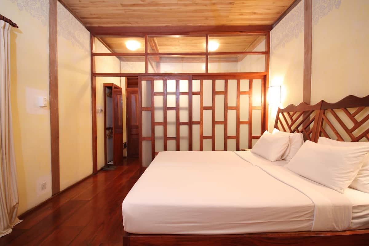 Minibar, in-room safe, blackout curtains