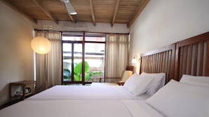 Tomannsrom (STUDIO - BAN LAO Building )